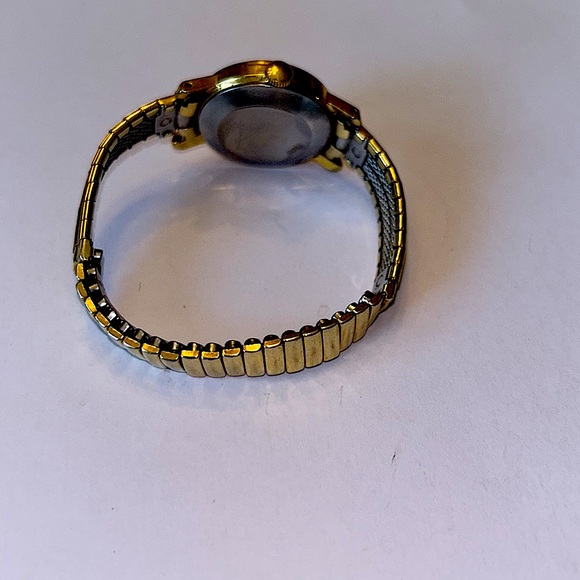 Woman’s Vintage Timex Manual Wind Watch - Picture 2 of 2